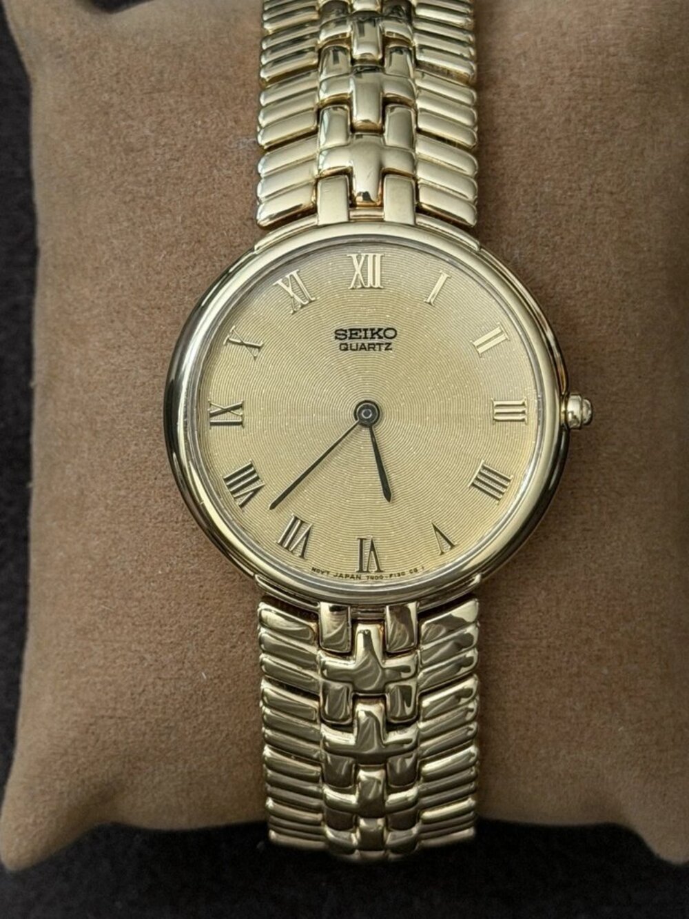 Seiko Quartz Vintage Dress Watch Gold Tone Roman Dial Round Metal Bracelet